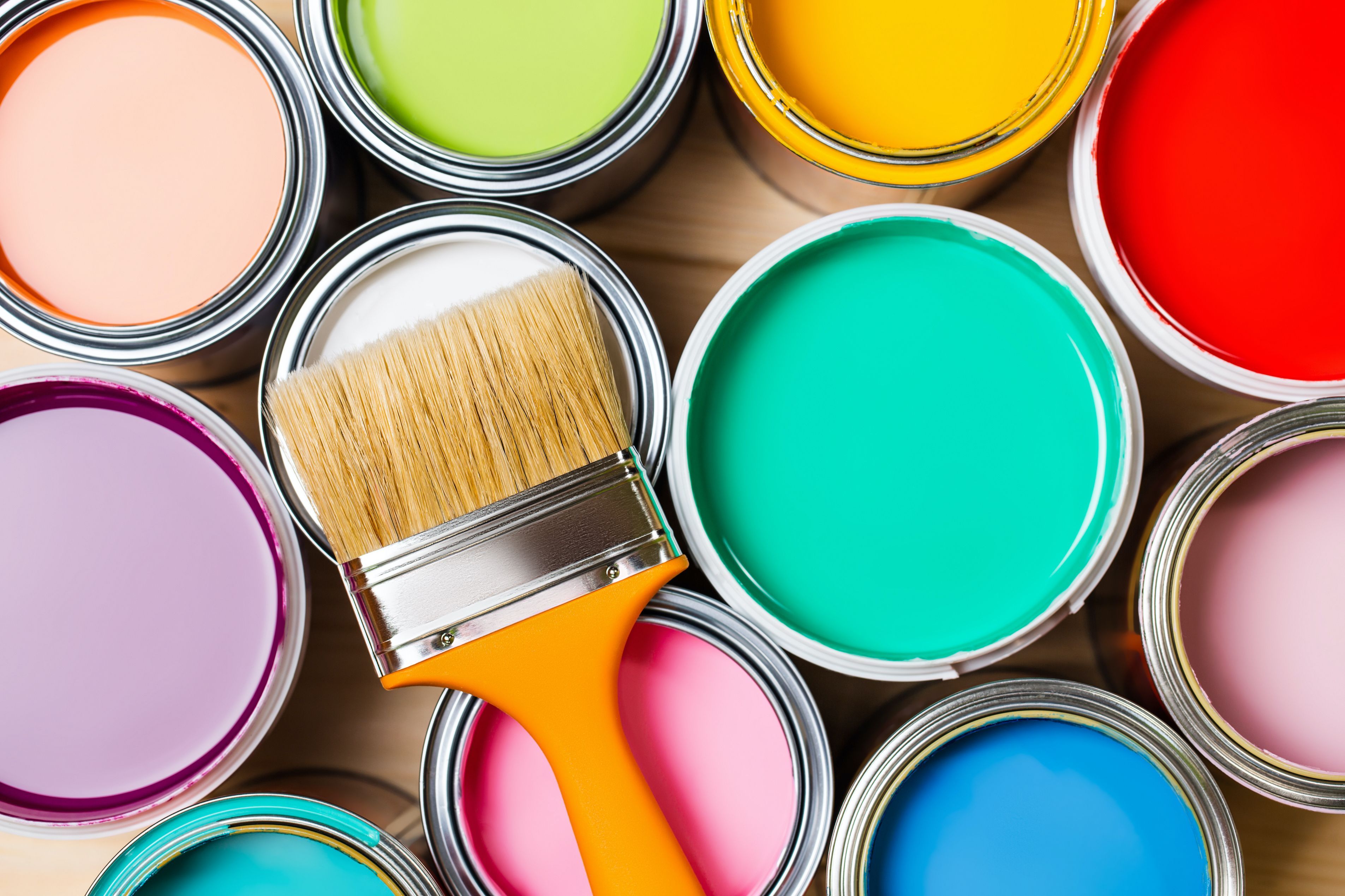 What colors should I paint the living room to brighten it up? 5 Space-Enhancing Colors Selected by Designers