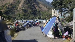 Three dead, IMF summit shaken as strong quake hits Indonesia