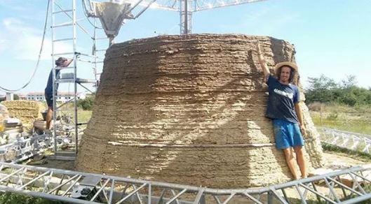 Worldâ€™s largest 3D printer working on sustainable house