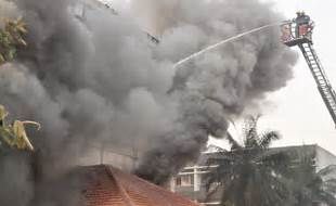      Ghanaâ€™s  Old Parliament House goes down; New facility to be constructed for (CHRAJ).   at GHÂ¢15m